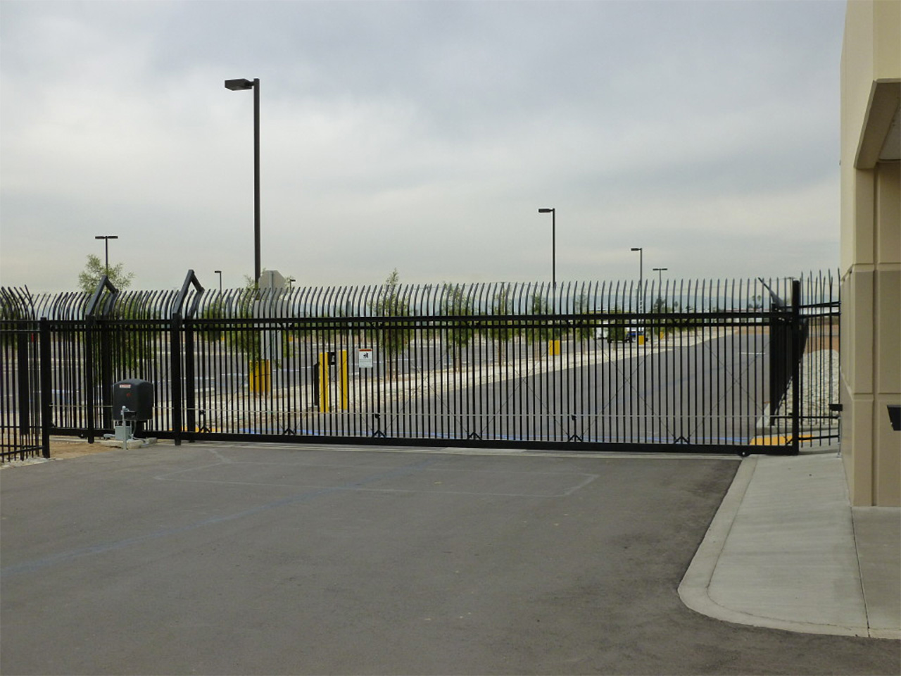 Structural cantilevered slide gate